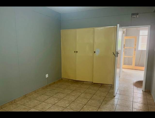 5 BEDROOM APARTMENT FOR SALE IN SUNNYSIDE
